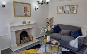 Centrally Located W/ Free Parking & Smart Tv