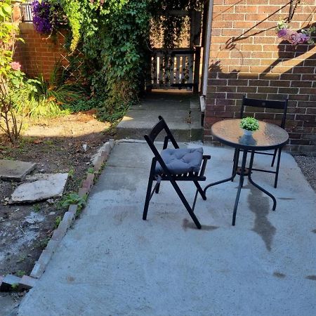 Centrally Located W/ Free Parking & Smart Tv Leeds  Exterior photo