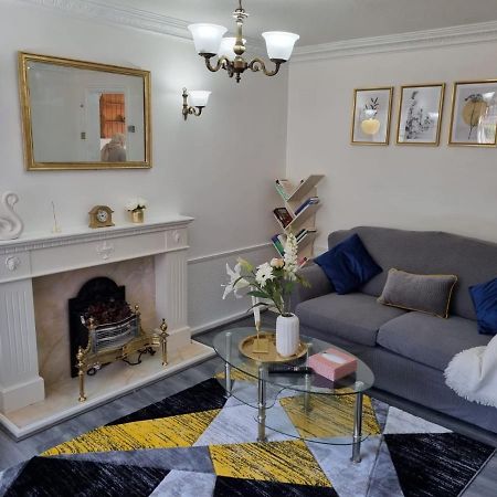 Centrally Located W/ Free Parking & Smart Tv Leeds  Exterior photo