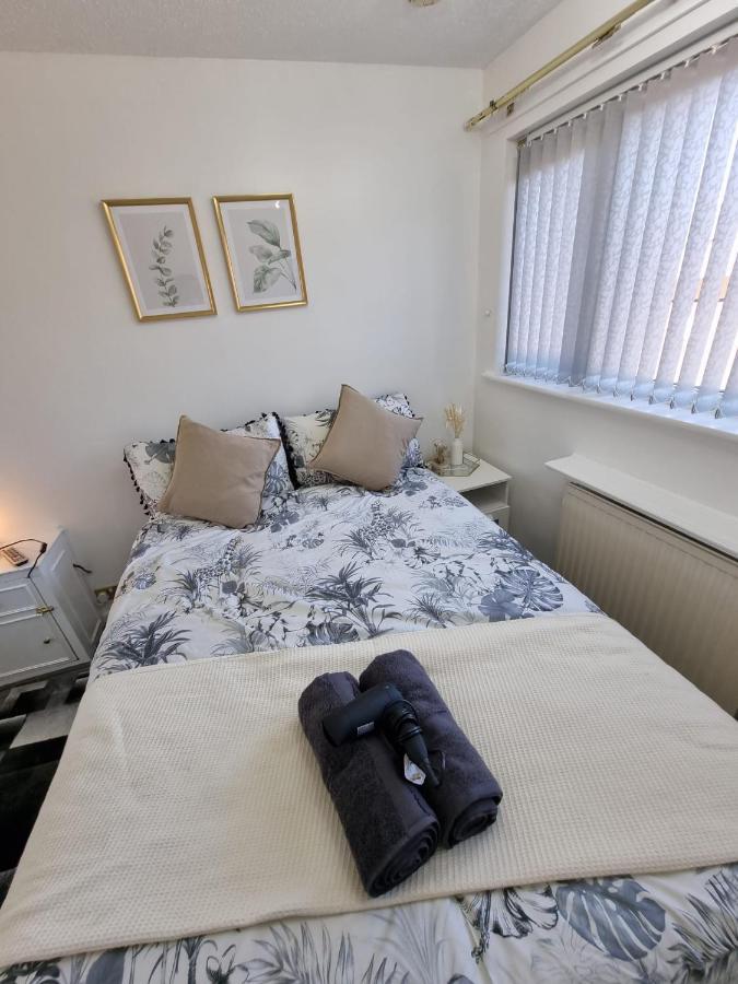 Centrally Located W/ Free Parking & Smart Tv Leeds  Exterior photo