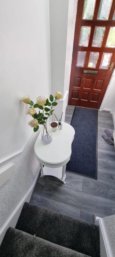 Centrally Located W/ Free Parking & Smart Tv Leeds  Exterior photo