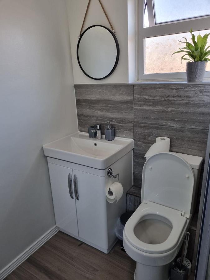 Centrally Located W/ Free Parking & Smart Tv Leeds  Exterior photo