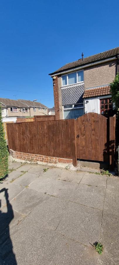 Centrally Located W/ Free Parking & Smart Tv Leeds  Exterior photo