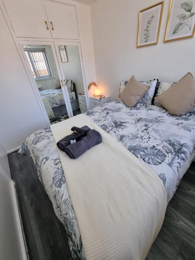 Centrally Located W/ Free Parking & Smart Tv Leeds  Exterior photo