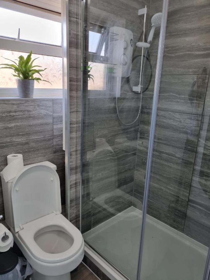 Centrally Located W/ Free Parking & Smart Tv Leeds  Exterior photo