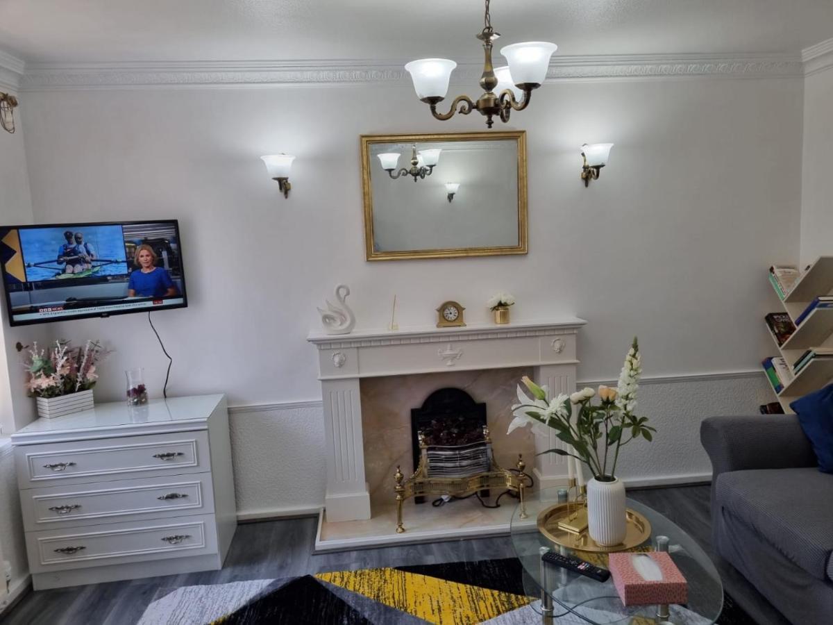Centrally Located W/ Free Parking & Smart Tv Leeds  Exterior photo