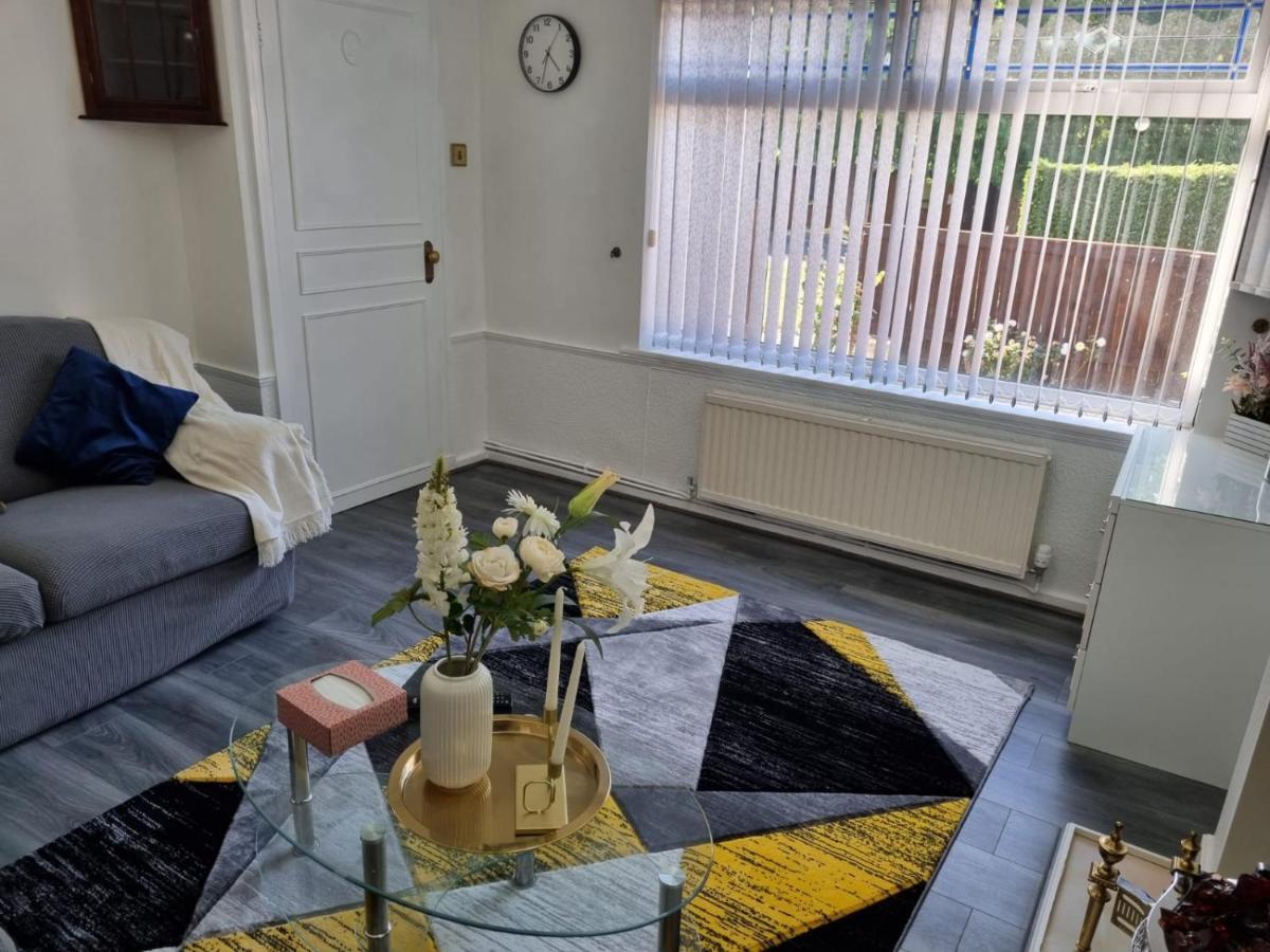 Centrally Located W/ Free Parking & Smart Tv Leeds  Exterior photo