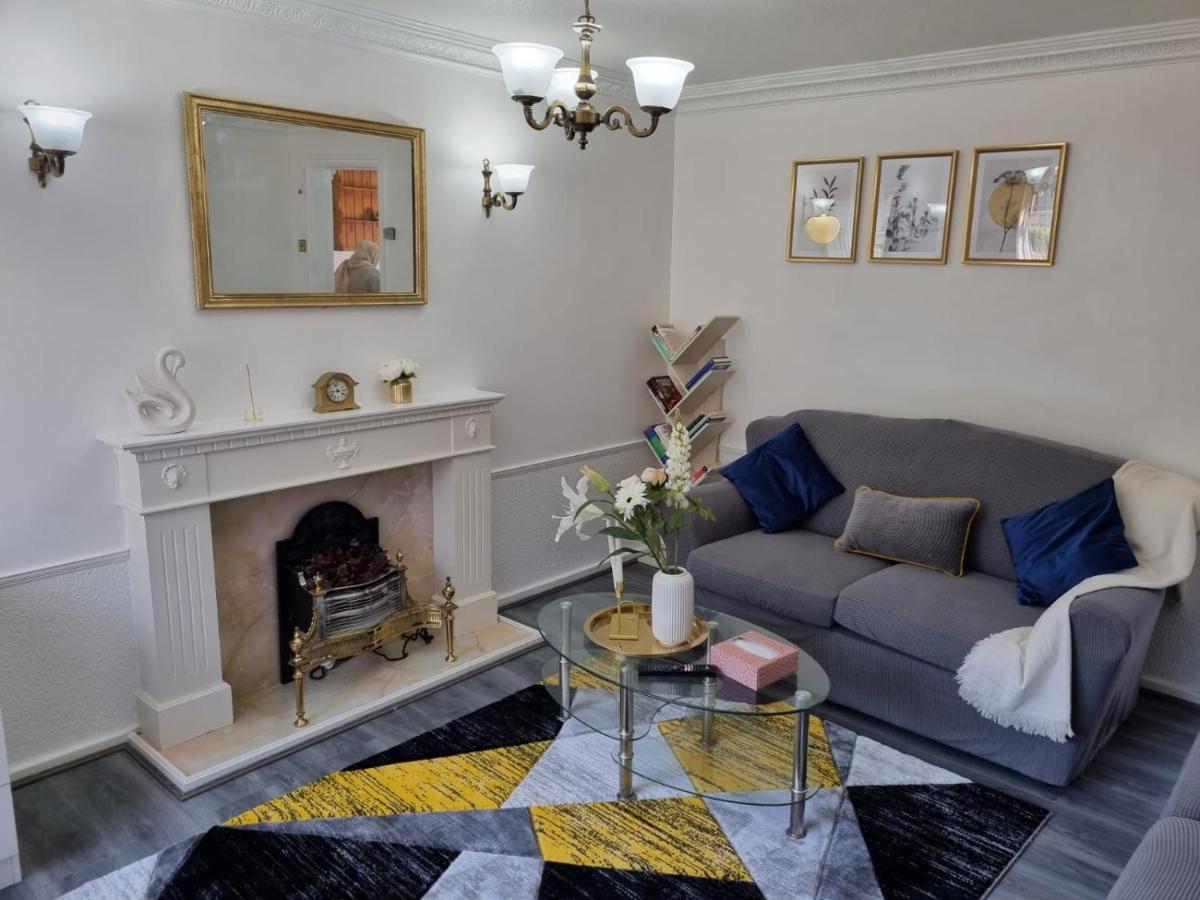 Centrally Located W/ Free Parking & Smart Tv Leeds  Exterior photo