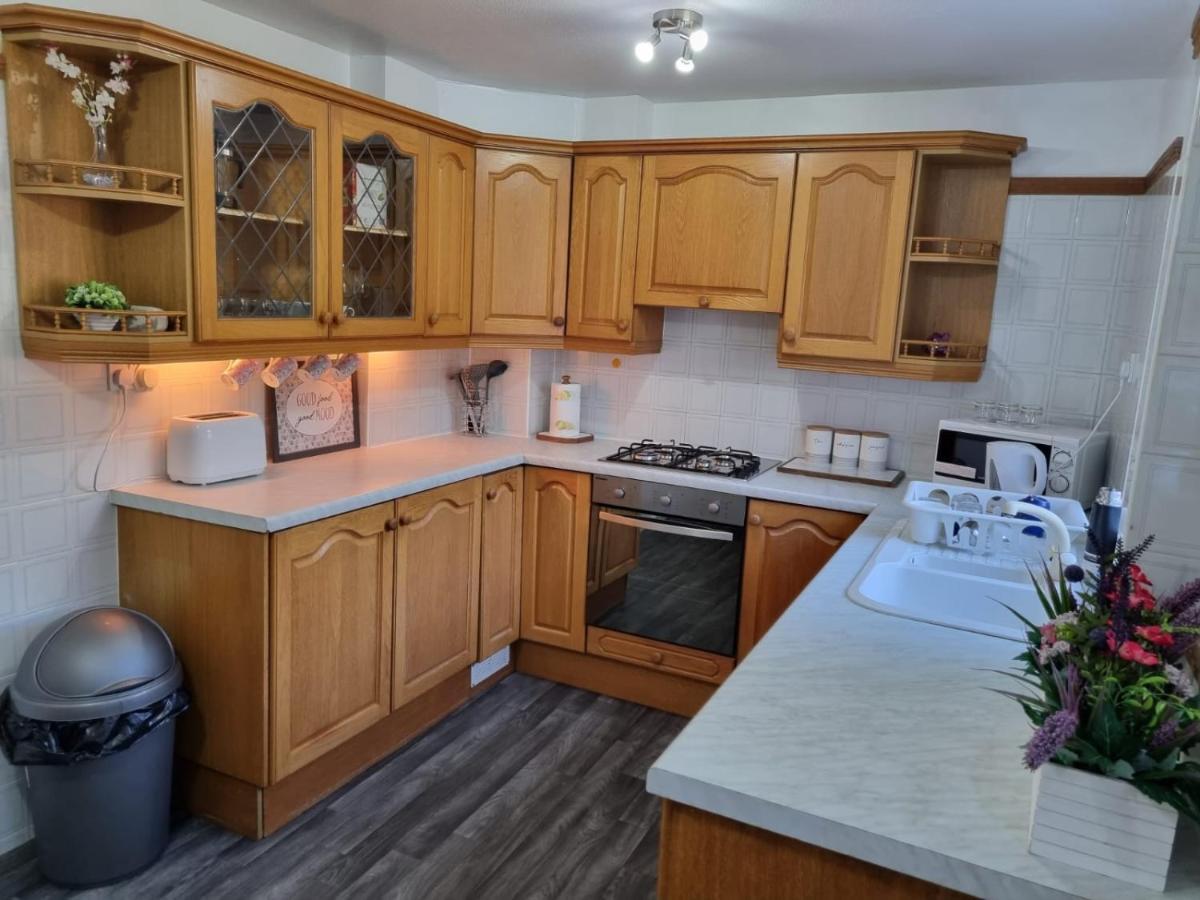 Centrally Located W/ Free Parking & Smart Tv Leeds  Exterior photo