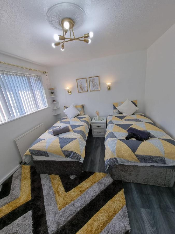Centrally Located W/ Free Parking & Smart Tv Leeds  Exterior photo