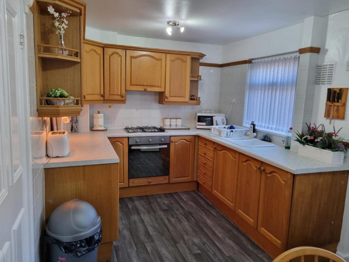 Centrally Located W/ Free Parking & Smart Tv Leeds  Exterior photo